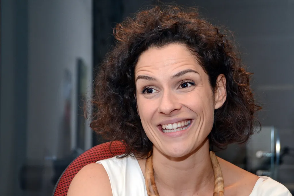 Julia Medeiros, actriz integrante del Grupo Ponto de Partida: El arte como instrumento transformador de la realidad.